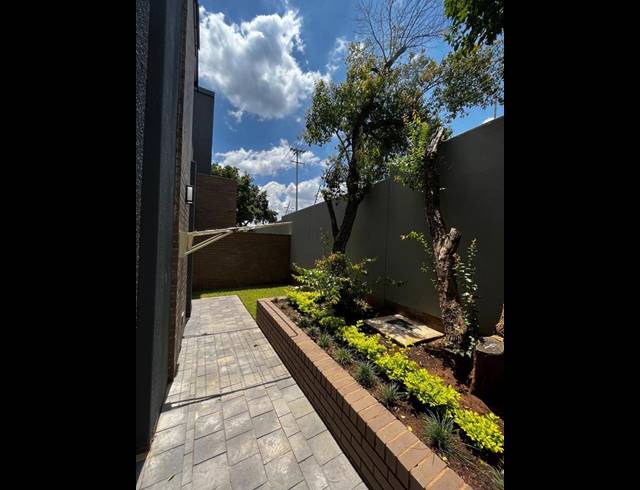 3 BEDROOM PROPERTY TO RENT IN MENLO PARK